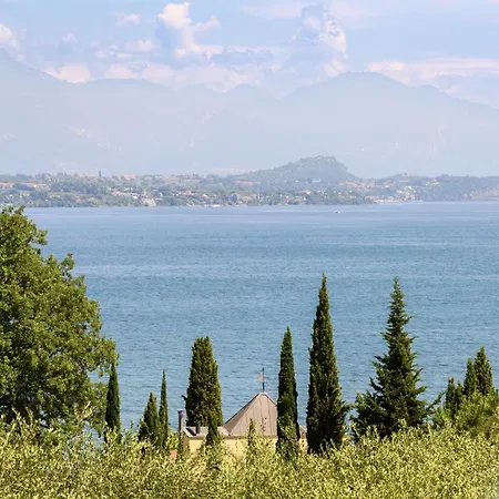 Hotiday Desenzano ديسينسانو ديل غاردا
